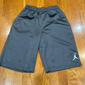 BOY’S PERFECT CONDITION NIKE AIR JORDAN CHARCOAL MESH BASKETBALL SHORTS SZ. LG.